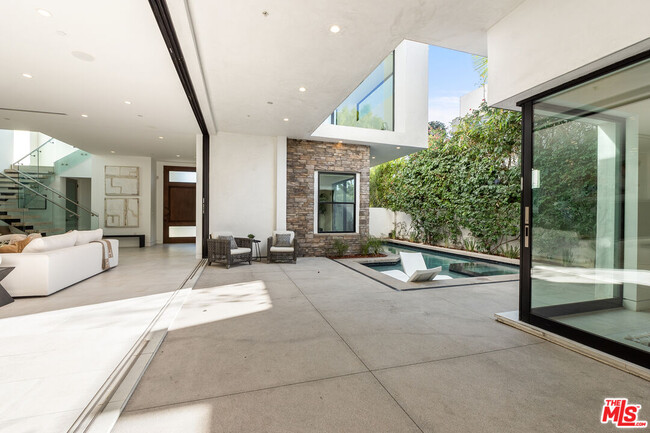 Building Photo - 1621 N Fairfax Ave