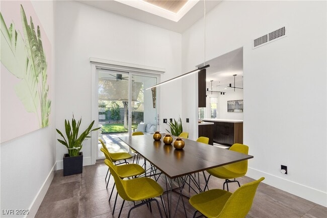 Building Photo - 9301 St James Cir