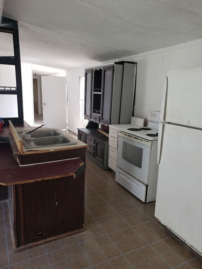 Building Photo - APPROVED SECTION 8 VOUCHERS ONLY! Rent thi...
