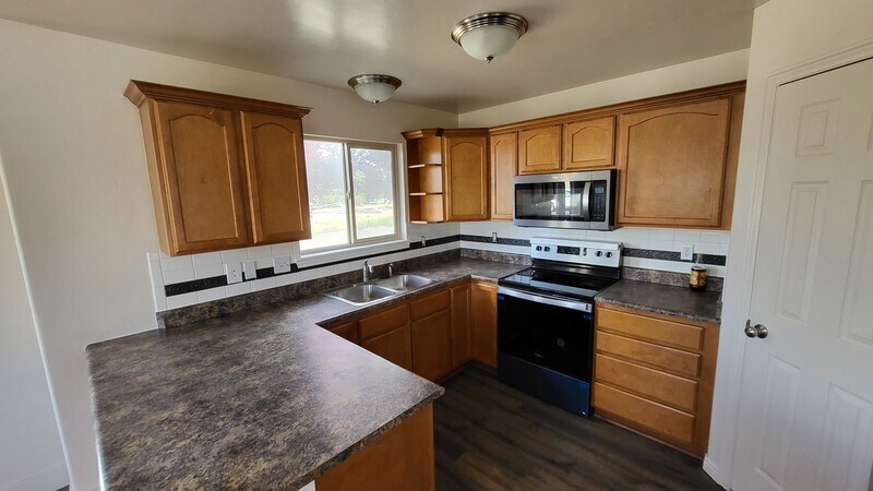 Building Photo - 8045 N Plum Creek Dr
