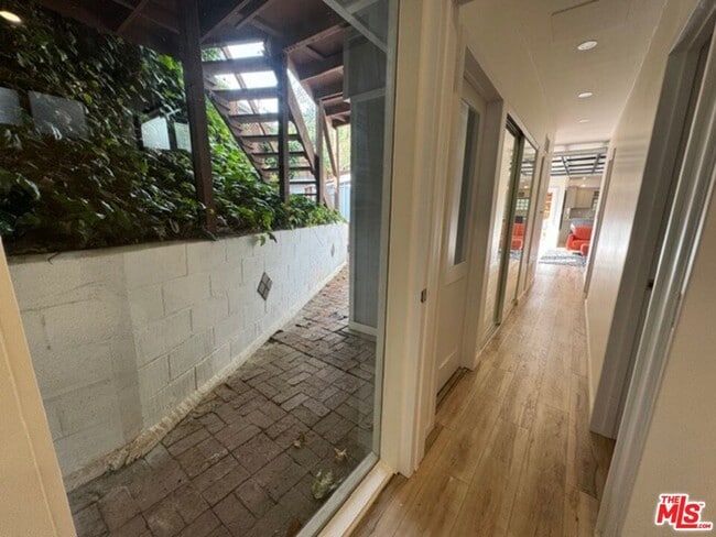 Building Photo - 1636 N Beverly Glen Blvd