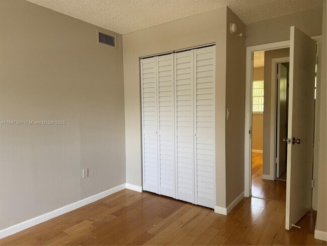 Building Photo - 13100 SW 92nd Ave