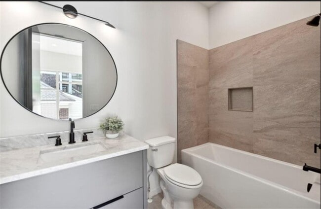 Building Photo - 536 Highland Ave NE