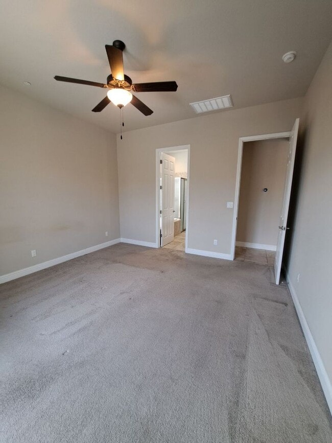 Building Photo - Beautiful 4 Bedroom Home In Clovis!