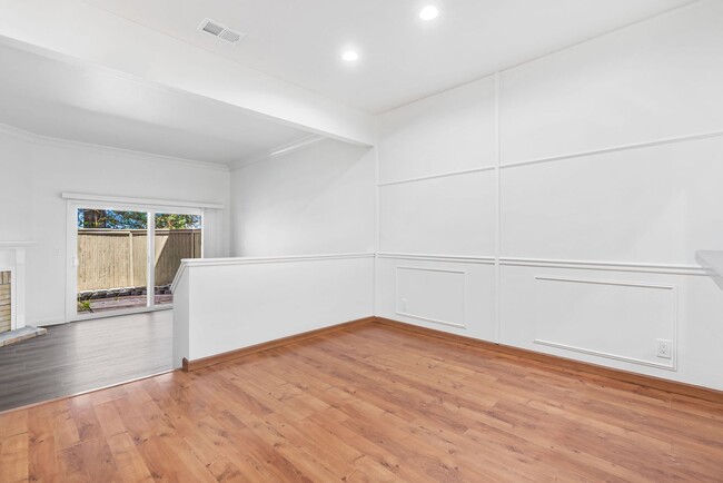 Building Photo - Spacious 2BR/2.5BA Townhome in Prime Milpi...