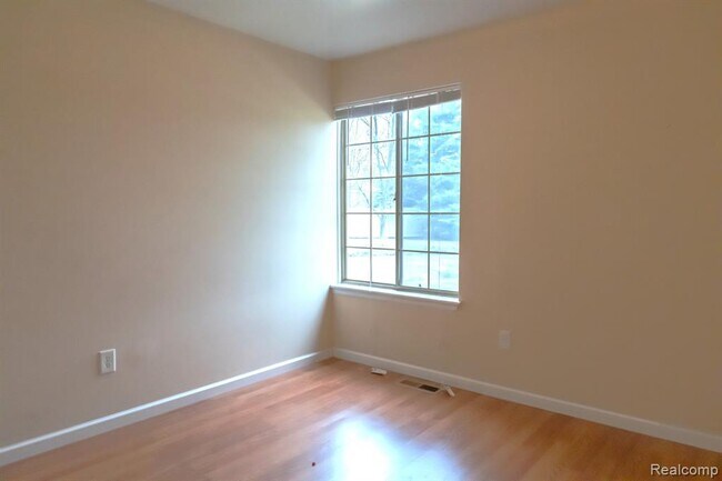 Building Photo - 19639 W 12 Mile Rd