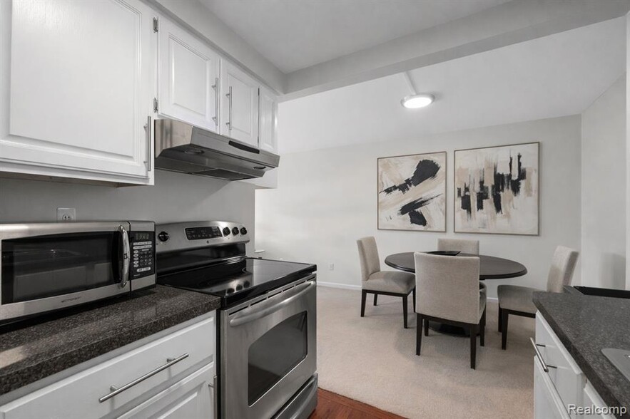 Building Photo - 411 S Old Woodward Ave