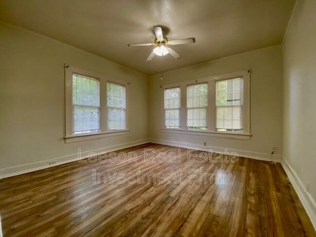 Building Photo - 823 Linden St