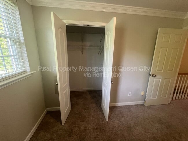 Building Photo - 1224 Green Oaks Ln