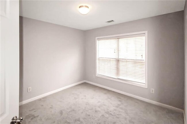 Building Photo - 2389 White Alder Dr NE