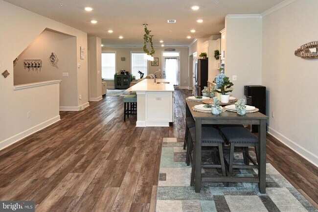 Building Photo - Location!! Like-New!! Convenience!!