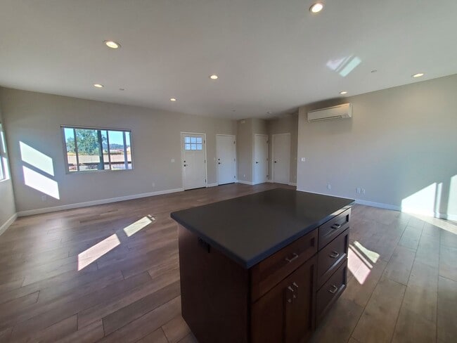 Building Photo - Nature Lover's Newer 1 bedroom single fami...