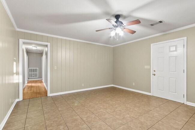 Building Photo - Spacious 3 Bedroom 3 Bath Available Now! Tour and Secure your Home today!