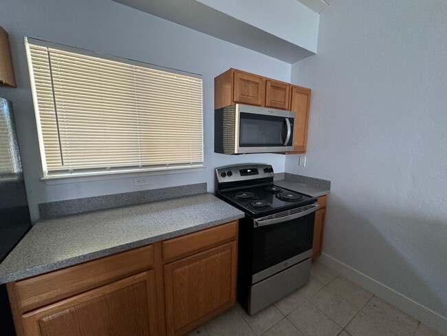 Building Photo - 2601 El Goya Dr