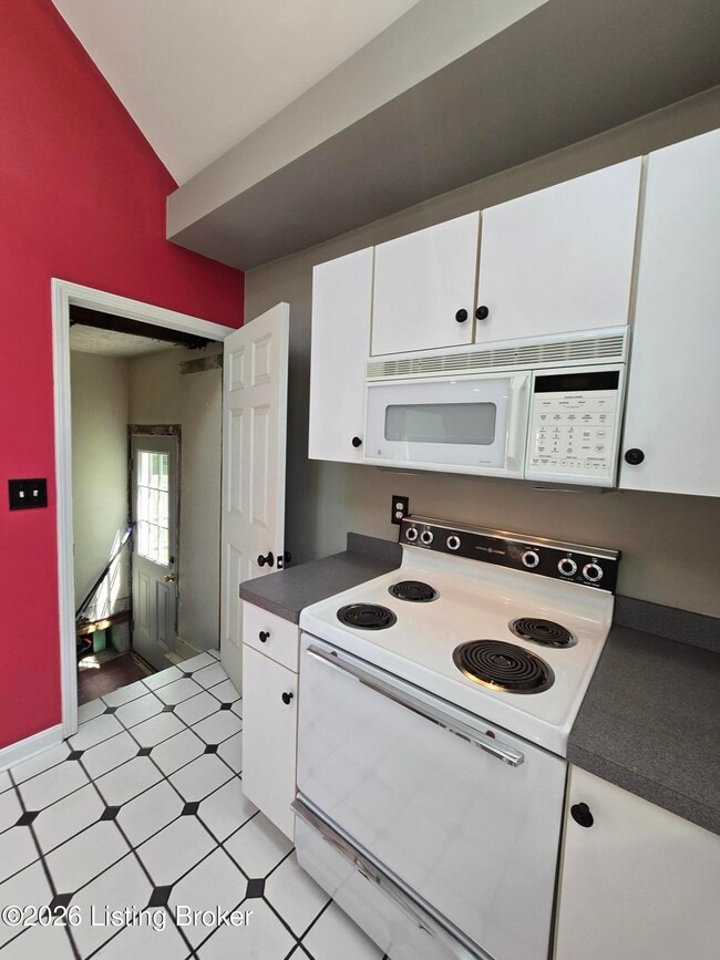 Building Photo - 3932 Kennison Ave
