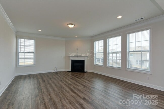 Building Photo - 2015 Saddlebred Dr