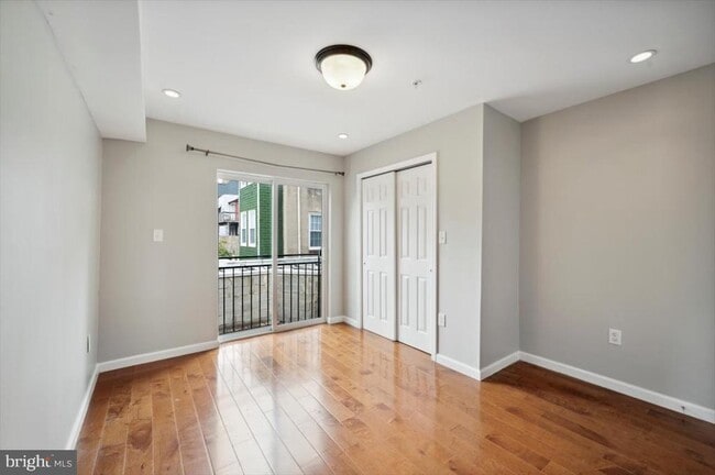 Building Photo - 528 S 13th St