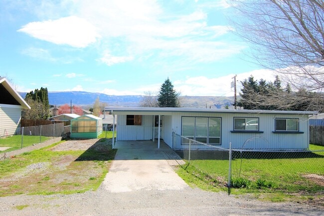 Building Photo - 1702 1st St SE