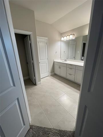 Building Photo - 560 Hutchinson Ln