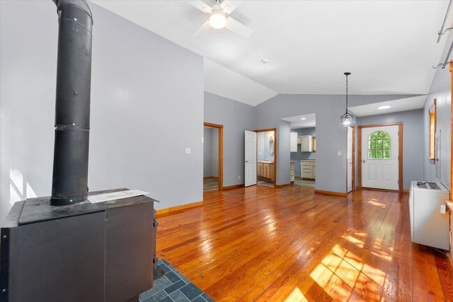 Building Photo - 37 34th St