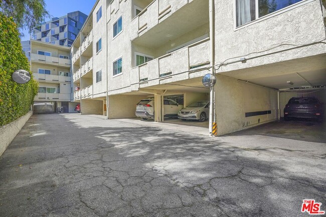 Building Photo - 1228 N La Cienega Blvd