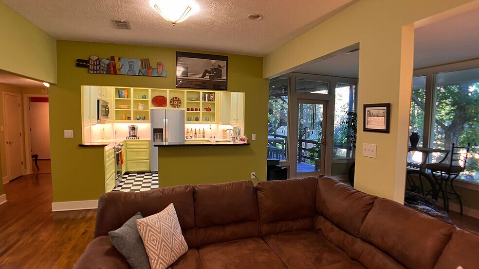 Building Photo - 1710 N State St