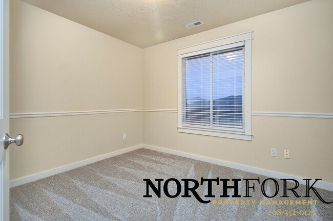 Building Photo - Stunning Meridian Home