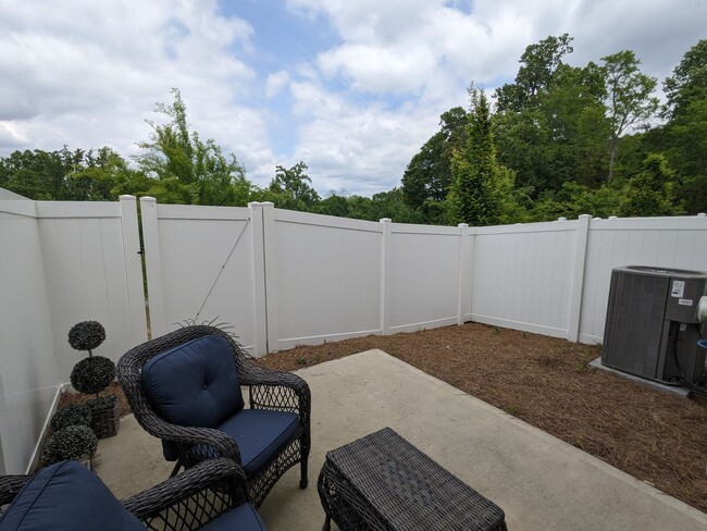 Building Photo - 3 BEDROOM TOWNHOME DOWNTOWN CONCORD-GREENW...