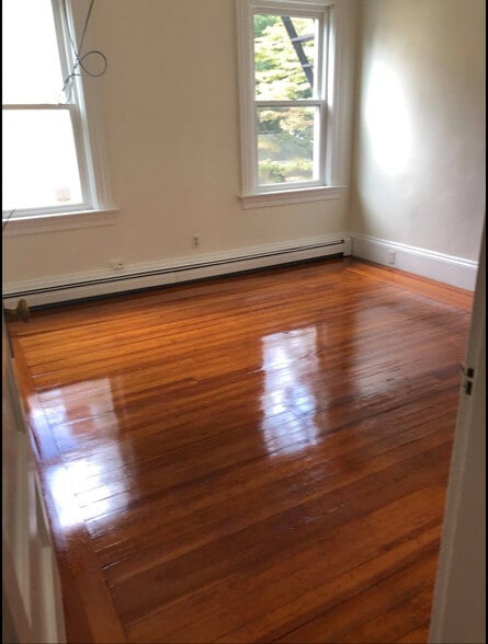 Building Photo - 18 University Ave