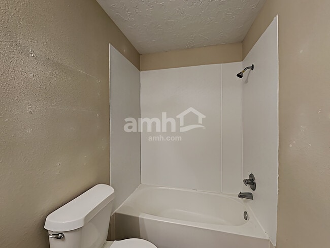 Building Photo - 18401 Sunrise Oaks Ct