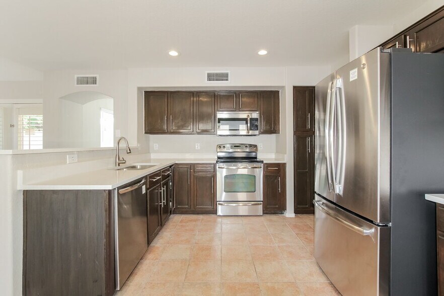 Building Photo - 4039 W Salter Dr