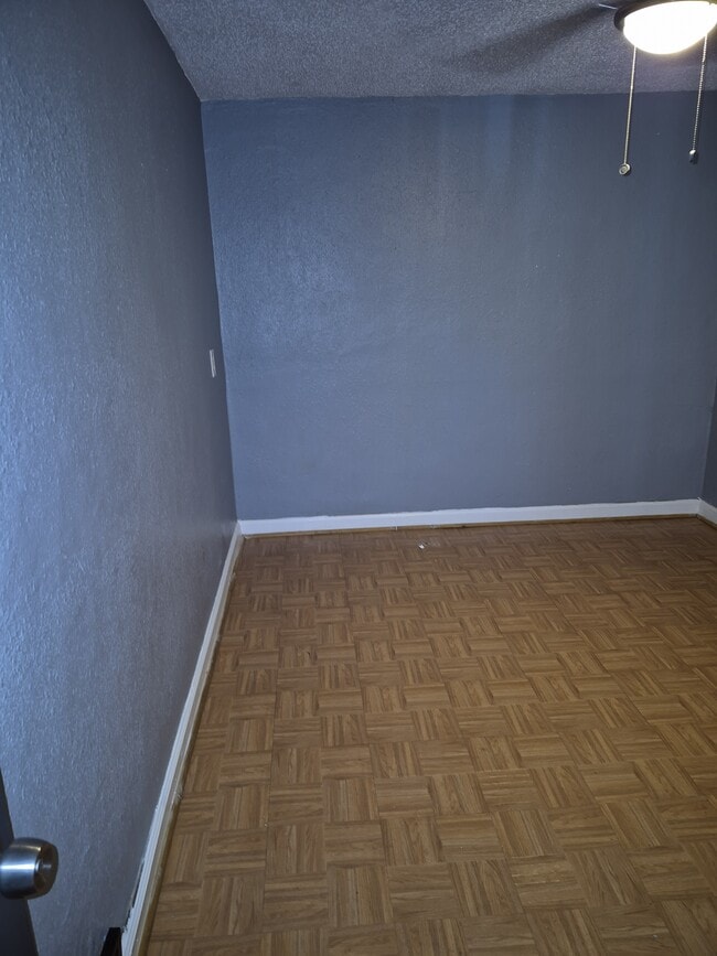 Building Photo - 6135 Emerald Ave