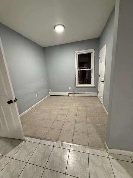 Building Photo - 293 E 29th St