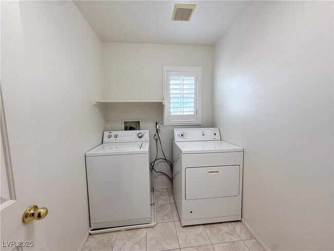 Building Photo - 5057 Shadow Valley St