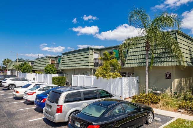 1799 N Highland Ave Clearwater, FL - Fountain Square