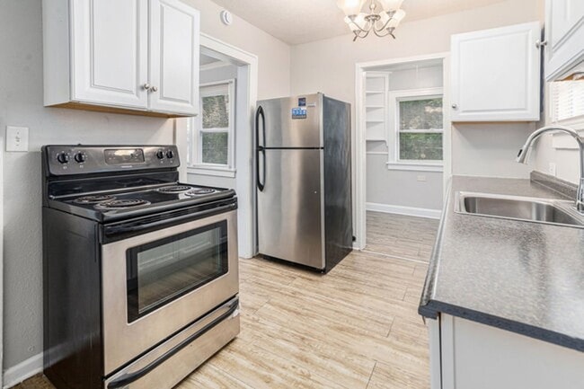 Building Photo - 2BR/1BA Gem in the heart of KC!