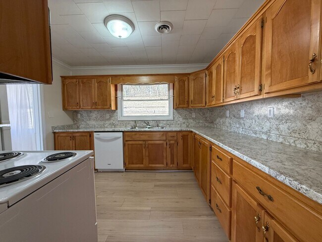 Building Photo - 315 E Millers Cove Rd