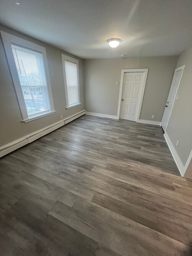 Building Photo - 373-373 Central St