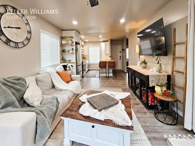 Building Photo - 4205 N Carefree Cir