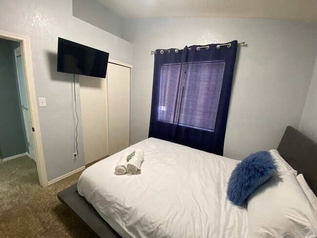 Building Photo - Eastside home for rent in The Tierras