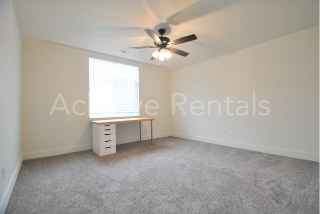 Building Photo - Mountain-View Townhome | 30 Minutes to Ogden & Close to Snowbasin