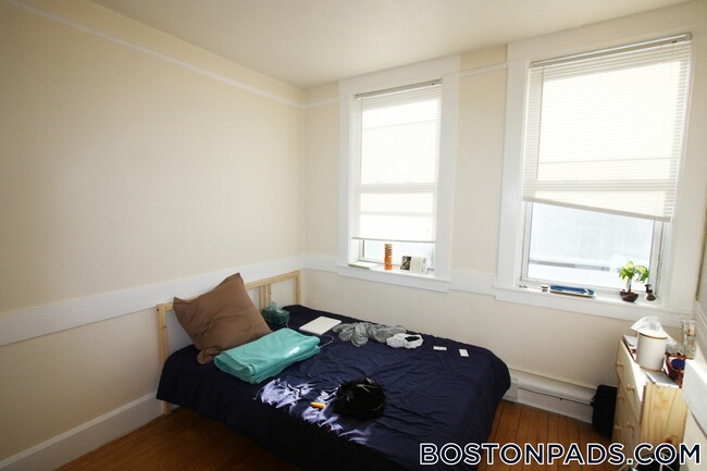 Building Photo - 161 Endicott St