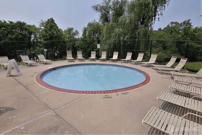 Building Photo - 302 Berkshire Dr