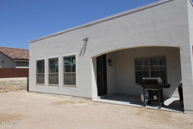 Building Photo - 13878 Paseo Central Ave