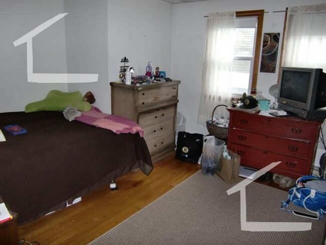 Building Photo - HOT BRIGHTON LISTING!!!!