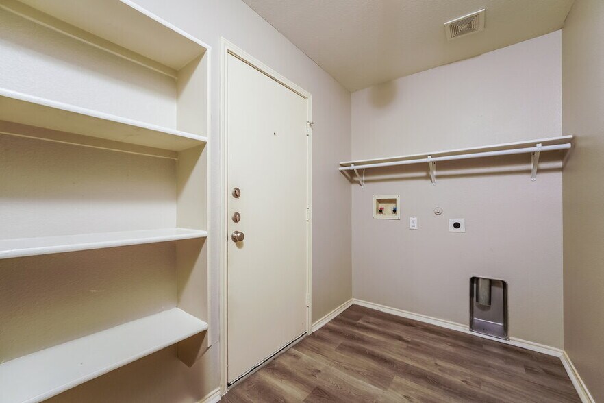 Building Photo - 1209 Lambert Dr