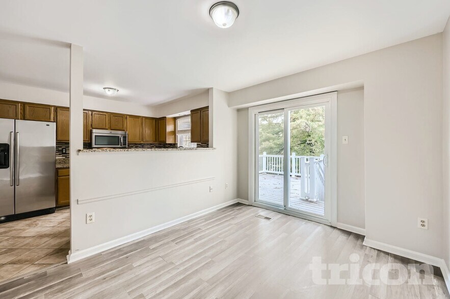 Building Photo - 3326 Midland Ct