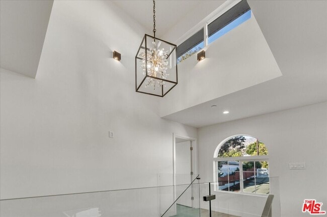 Building Photo - 10347 Hillhaven Ave