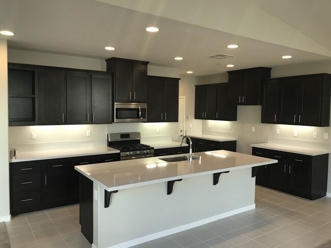 Building Photo - Welcome to beautiful home in Rosetta Canyon!