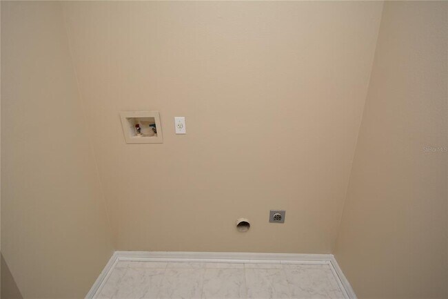 Building Photo - 12 Pine Brook Dr